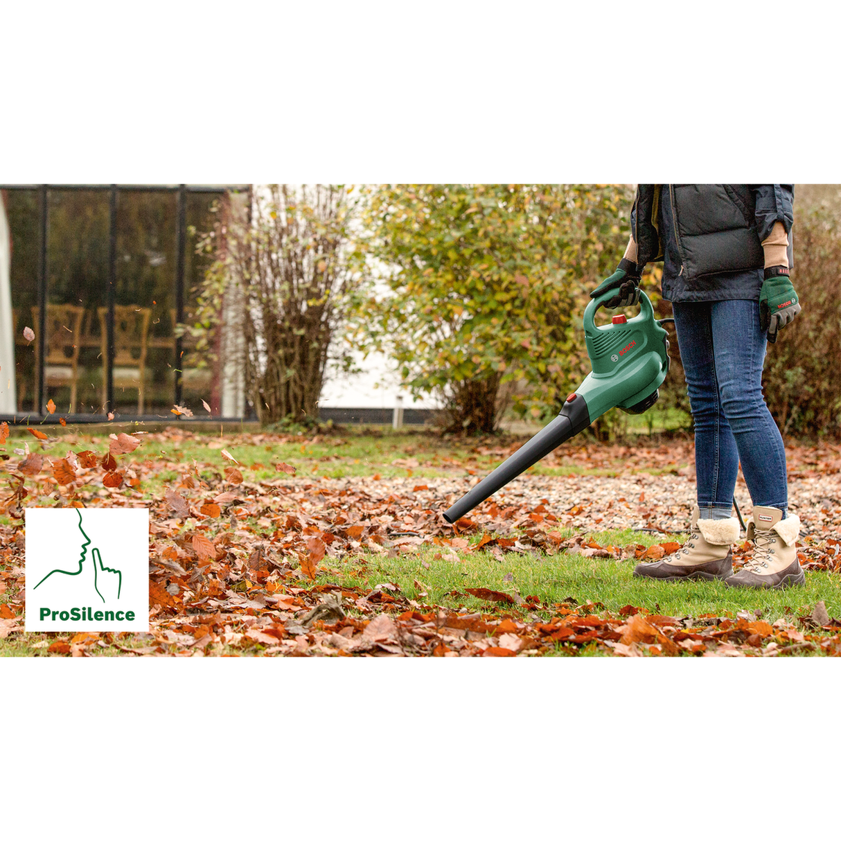 Bosch Garden Blower Vac UniversalGardenTidy (1600-3000W, 165-285km/h, 50L bag, 3.4kg, ProSilence, 3-in-1, Variable speed)