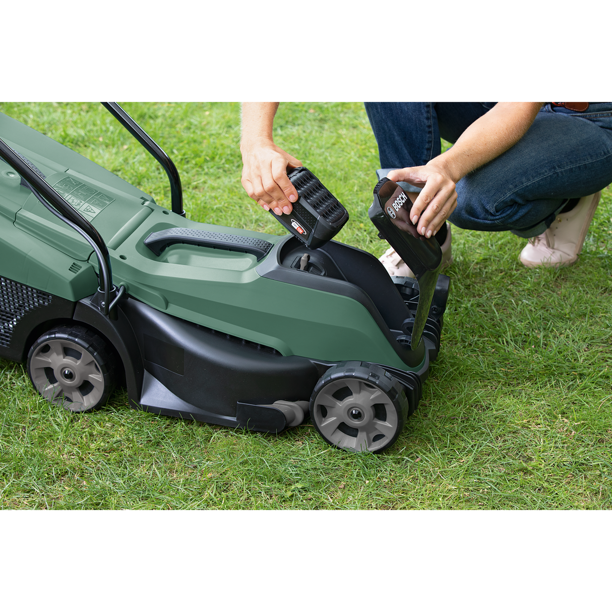 Bosch Cordless Lawn Mower CityMower 18-300 (18V 4.0Ah battery, 34cm cutting width, For urban lawns)