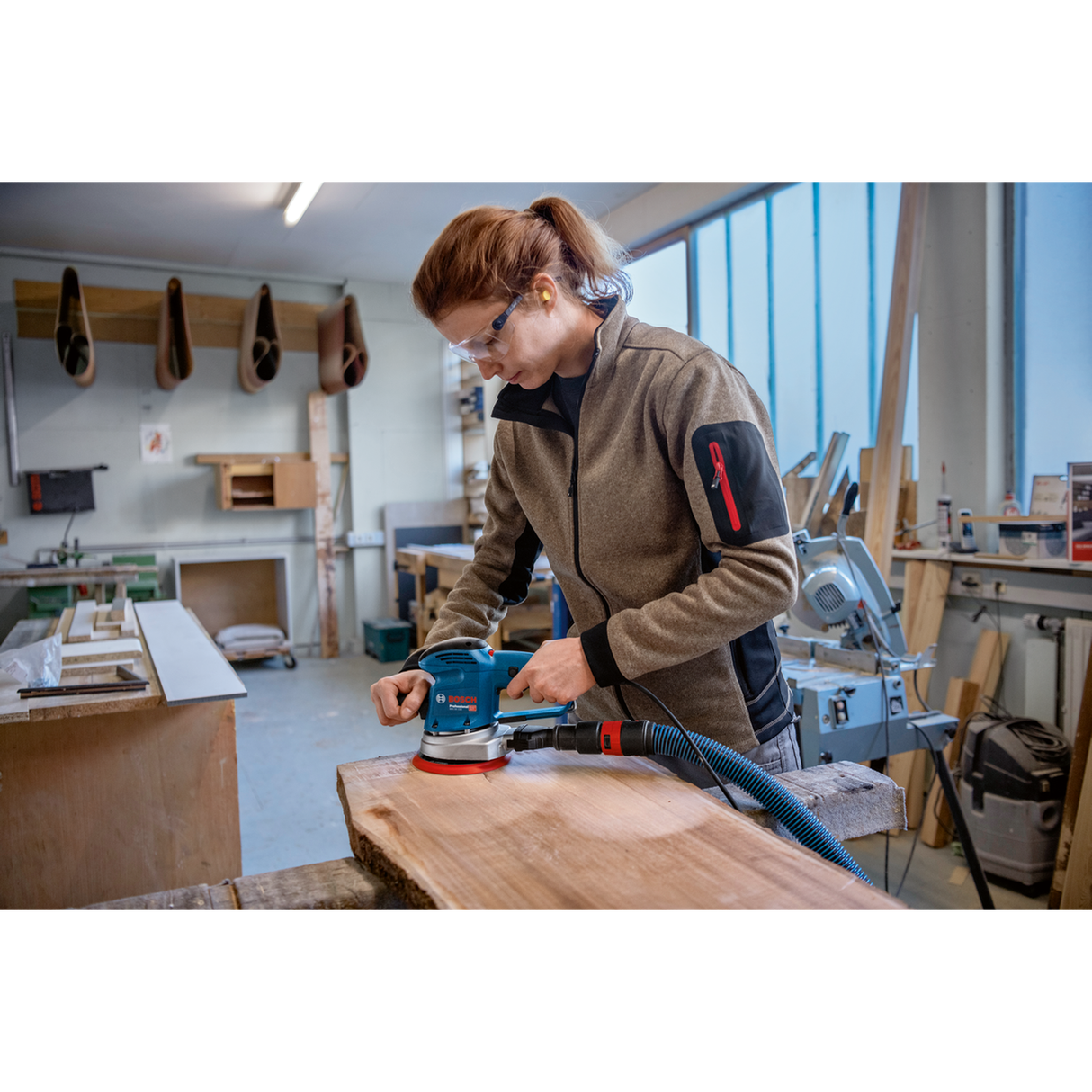 Bosch Professional Random Orbit Sander GEX 34-150 AE (340W motor, 150mm pad, Variable speed, For versatile sanding)