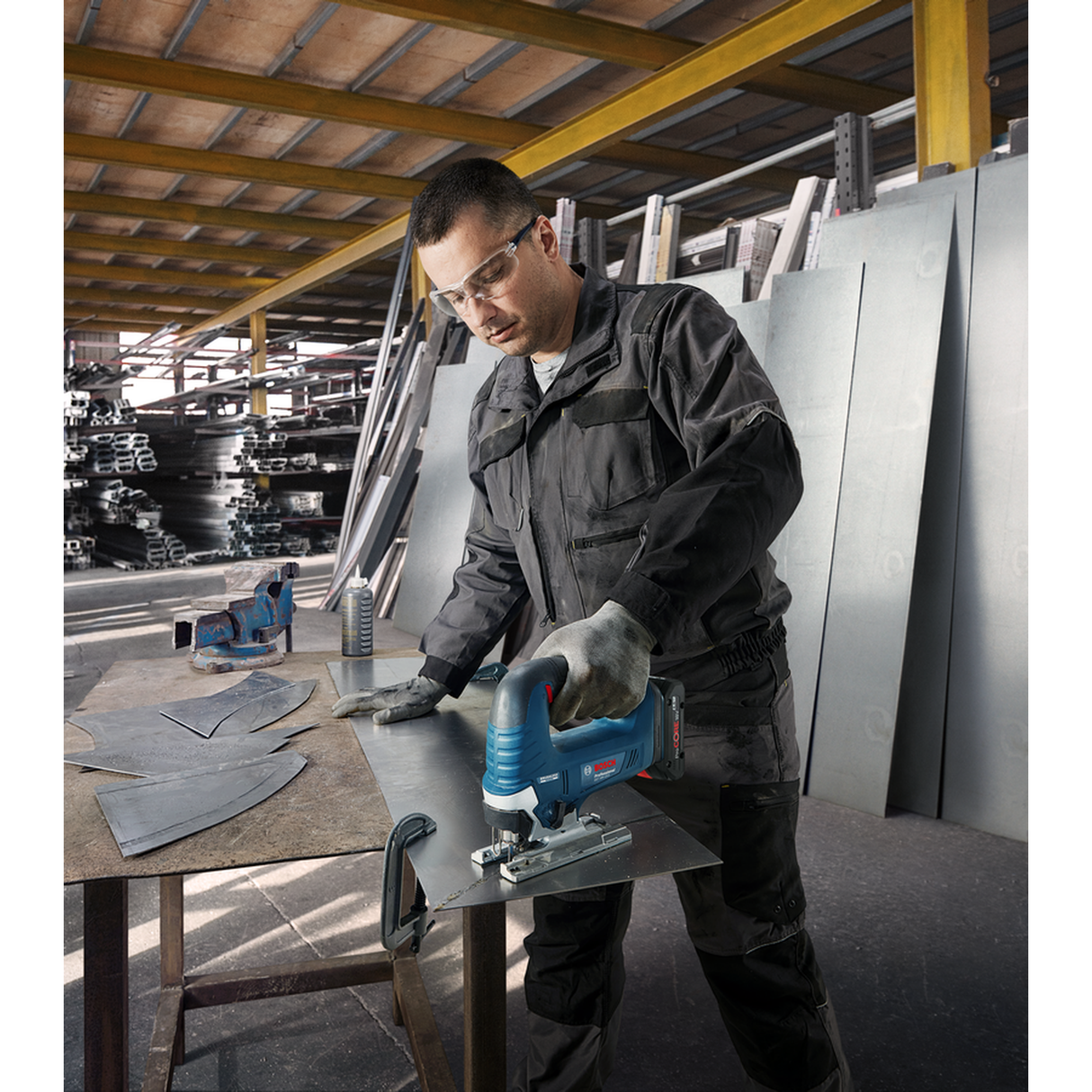Bosch Professional Cordless Jigsaw GST 185-LI (18V System, Powerful motor, without battery/ charger, Carton)