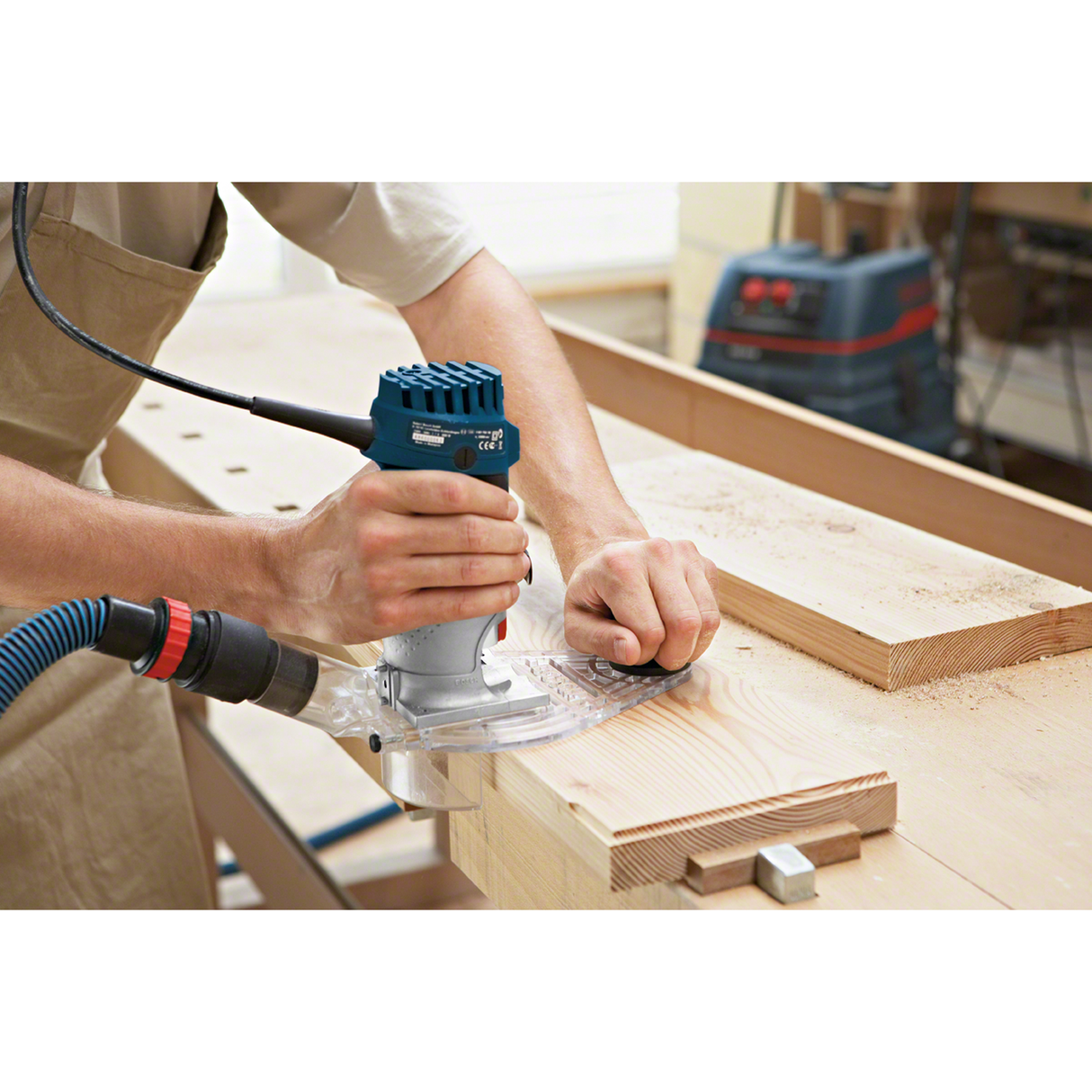 Bosch Professional Palm Router GKF 600 (600W motor, Compact and ergonomic for comfortable edge routing)