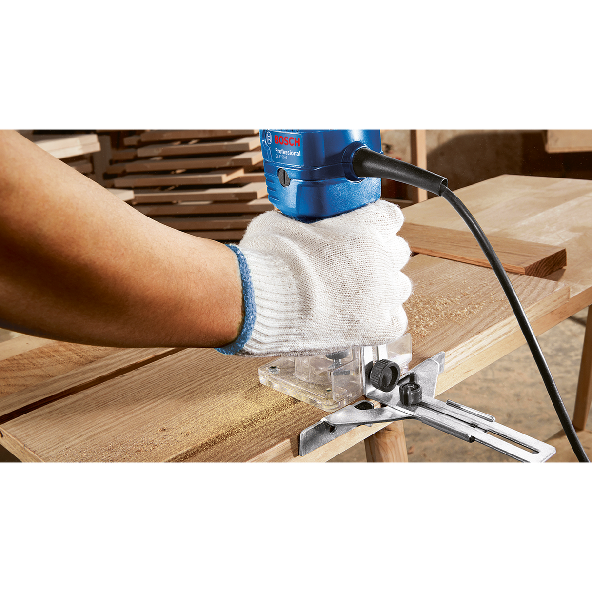 Bosch Professional Palm Router GKF 550 (550W motor, Compact and ergonomic for comfortable edge routing)