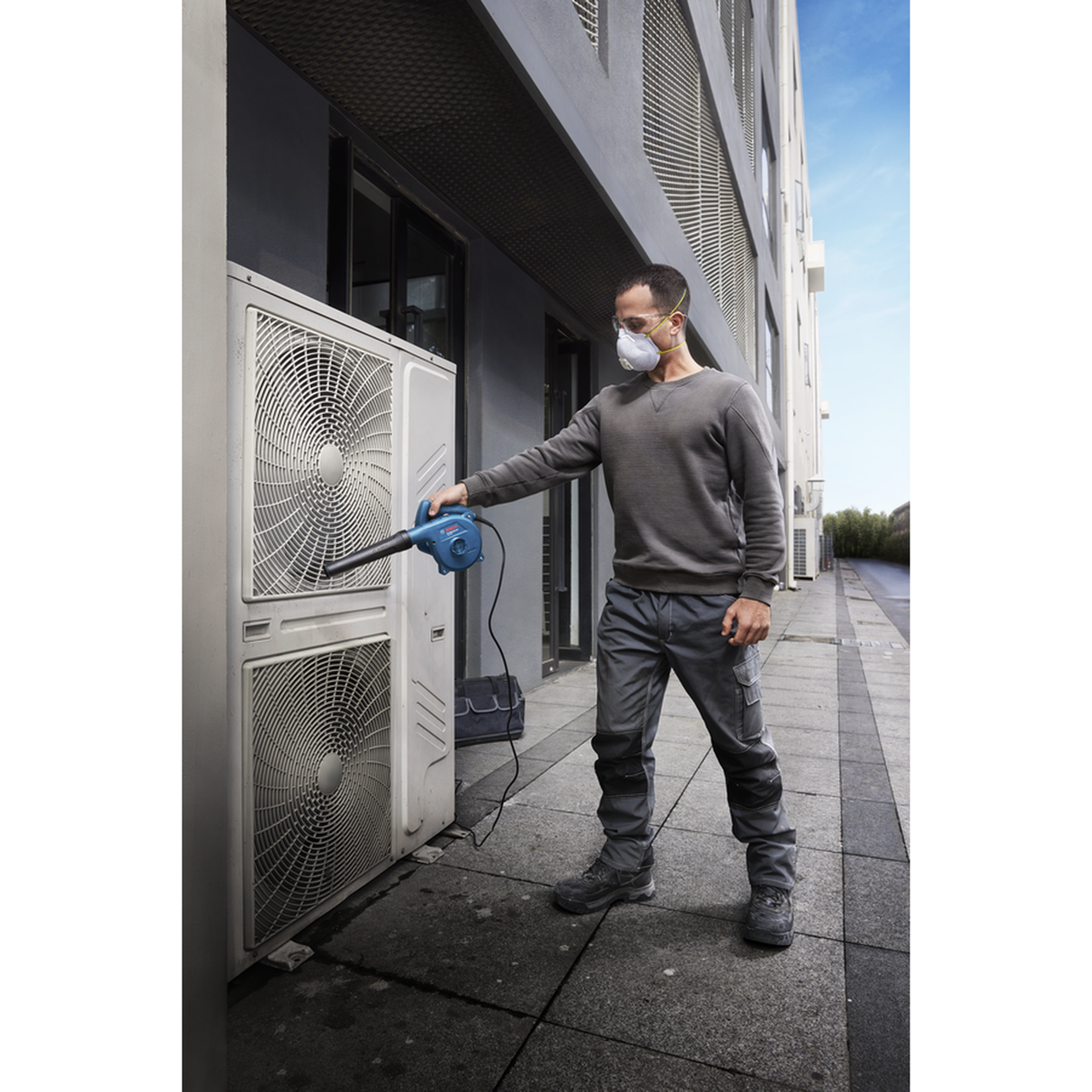 Bosch Professional Blower GBL 650 (650W, 3.7m³/min airflow, 1.7kg, compact design, compatible with multiple nozzles)