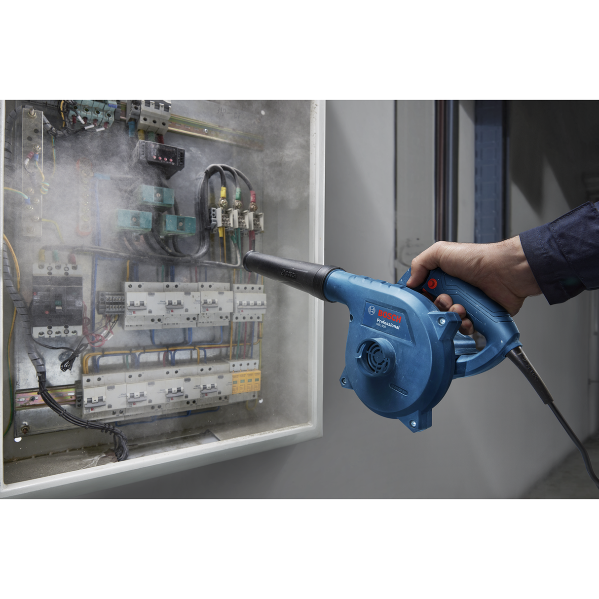 Bosch Professional Blower GBL 650 (650W, 3.7m³/min airflow, 1.7kg, compact design, compatible with multiple nozzles)