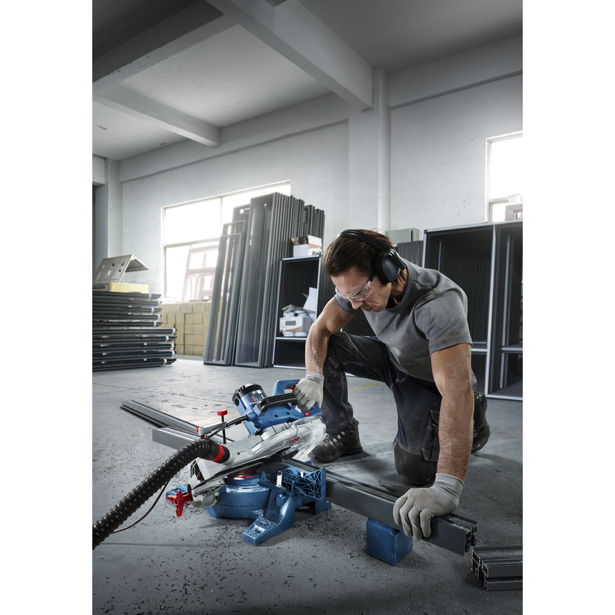 Bosch Professional Mitre Saw GCM 254 (Powerful motor, For precise cross-cuts and mitre cuts in wood)