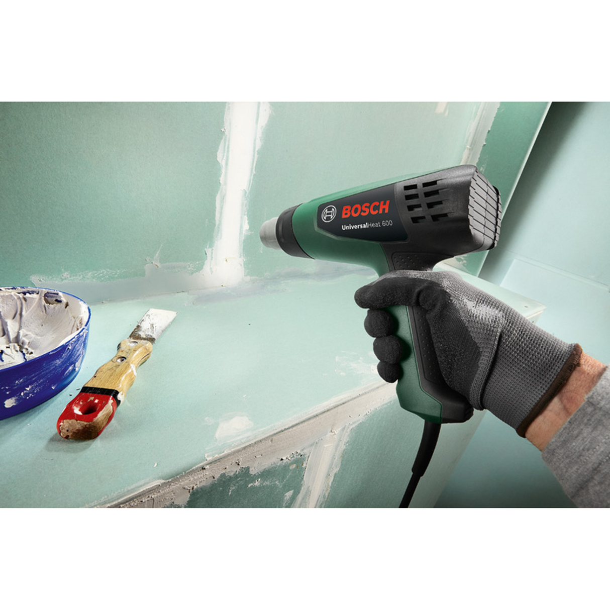 Bosch Heat Gun UniversalHeat 600 (1800W, 3-stage temperature control (60/350/500 °C), removable heat shield, for paint removal, forming, and shrinking), incl. various nozzles.