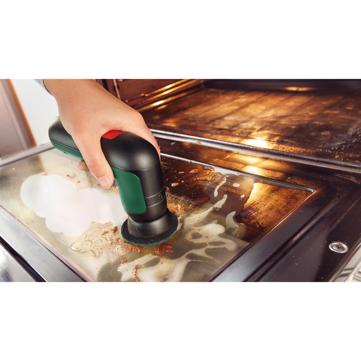 Bosch Cordless Universal Brush (for cleaning various surfaces, water-resistant design, compact and ergonomic, powerful motor), incl. various brush and pad attachments.