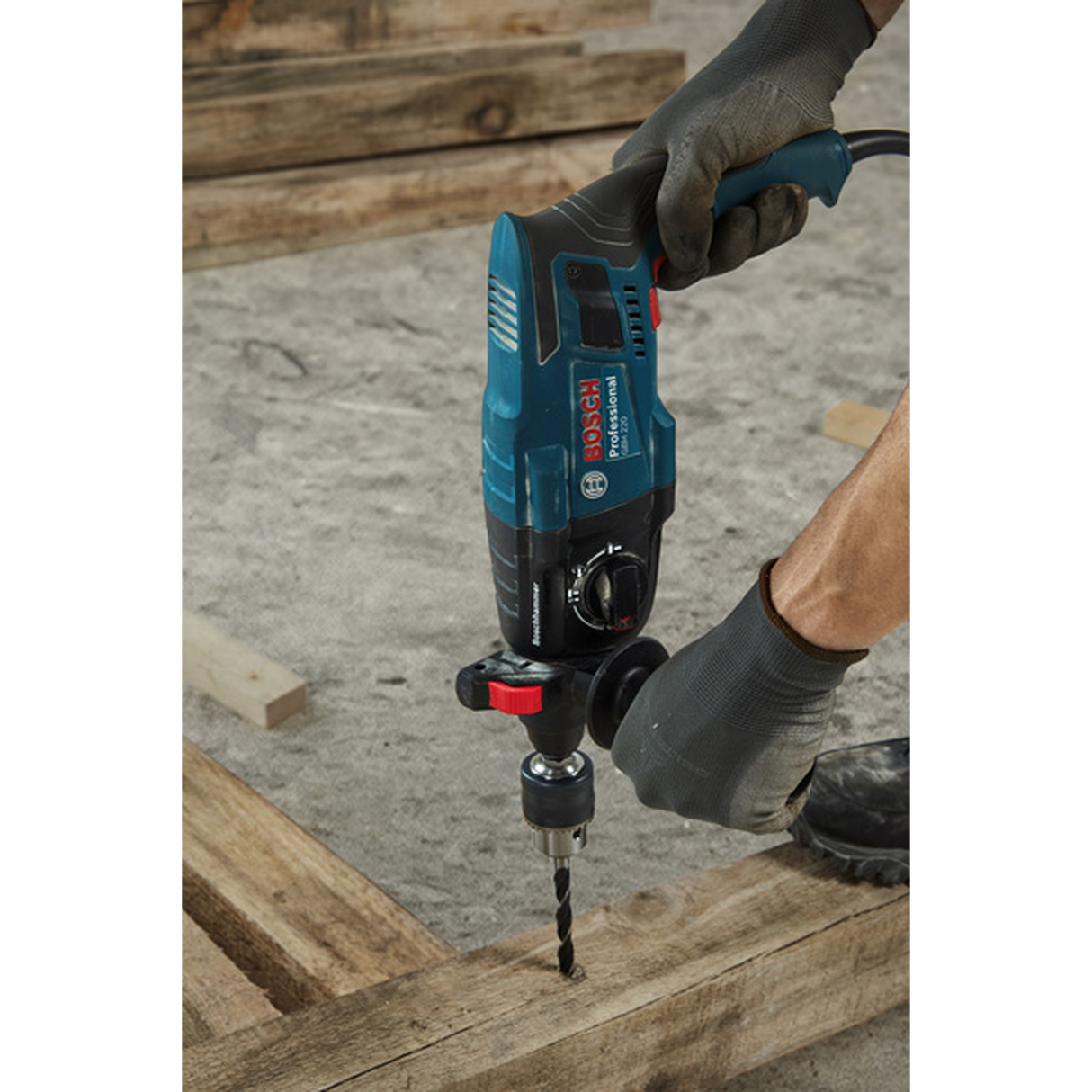 Bosch Professional Rotary Hammer GBH 220 (SDS-Plus, Powerful motor, For versatile drilling and chiseling)