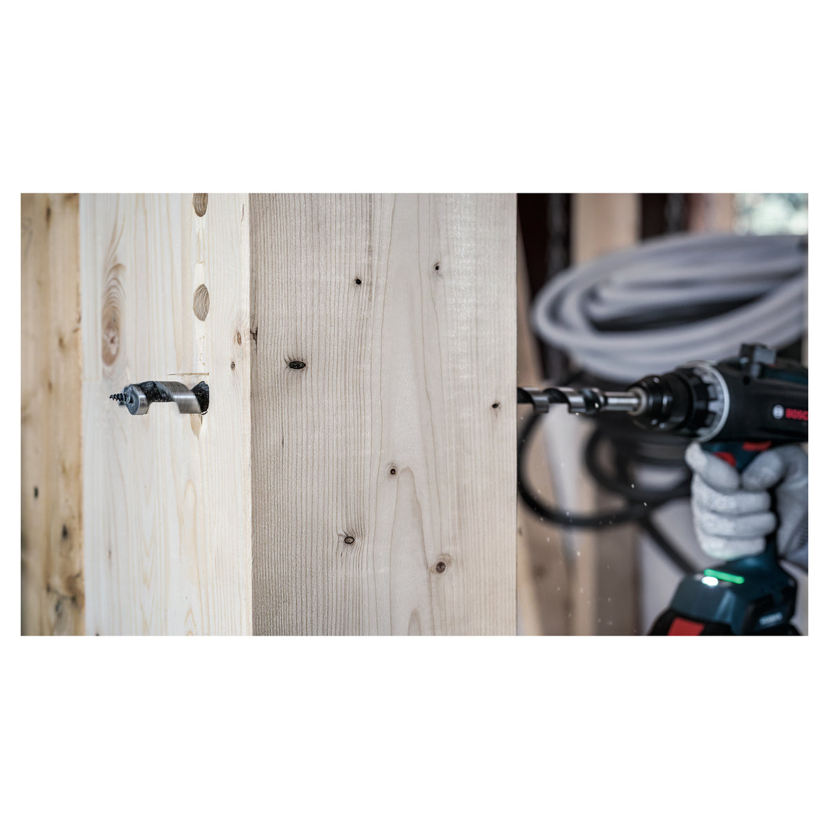 Bosch HEX Auger Bit 20x450mm (for fast and accurate drilling of deep holes in wood, features a hexagonal shank for secure grip and strong rotation), compatible with drills with hexagonal chucks.