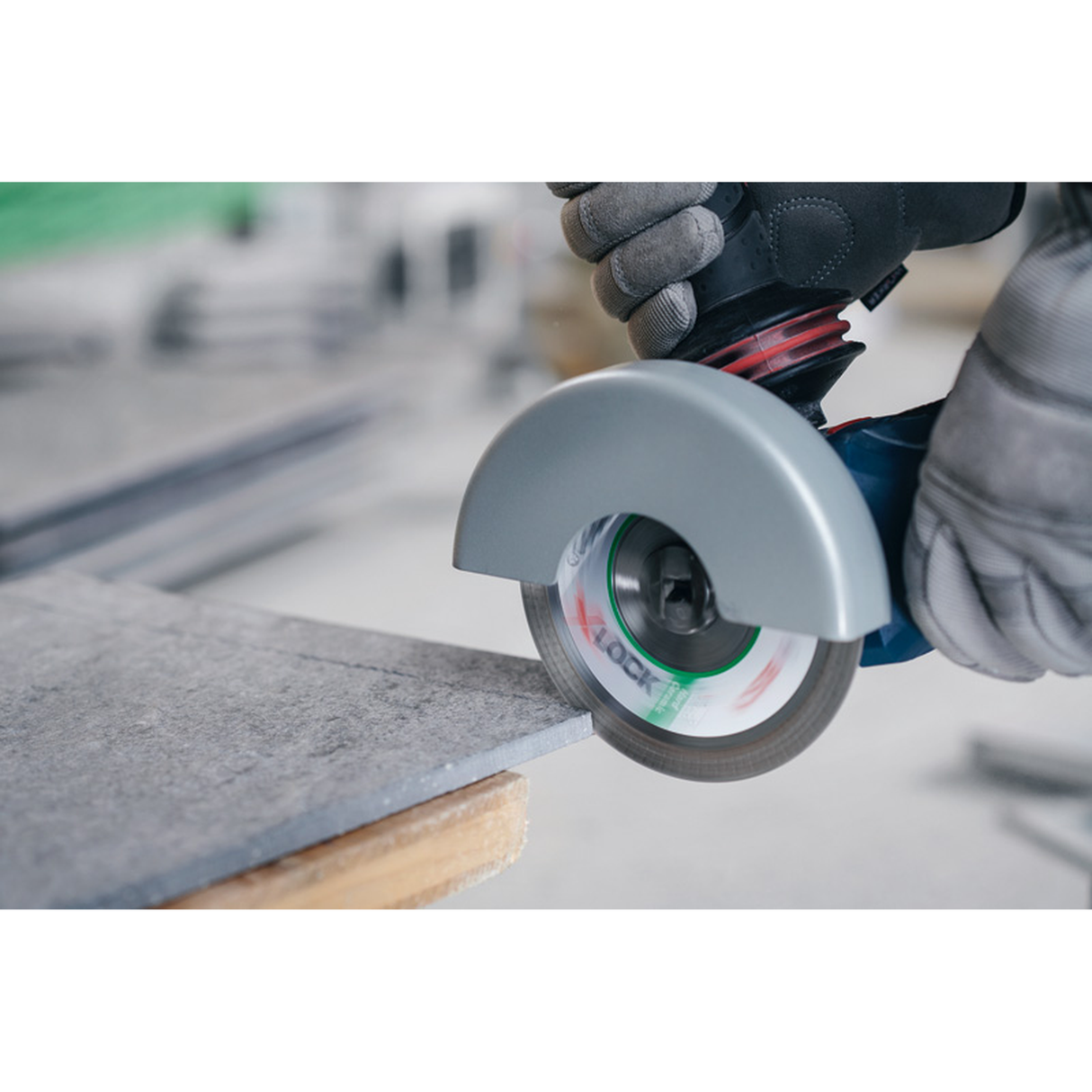 Bosch Diamond Disc X-LOCK Standard for Ceramic 115x1.6x7mm (for reliable and clean cutting of ceramic tiles, X-LOCK mounting for fast and easy disc changes), compatible with X-LOCK angle grinders.