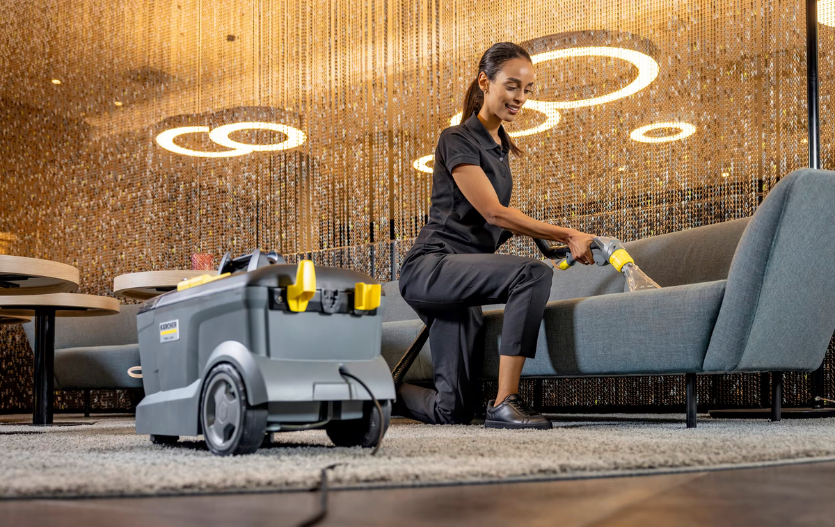 Karcher 1.100-132.0 – Puzzi 10/1 Professional Carpet & Upholstery Cleaner, 10 L