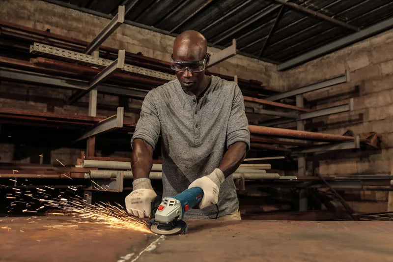 BOSCH PRO GWS 700 Angle Grinder