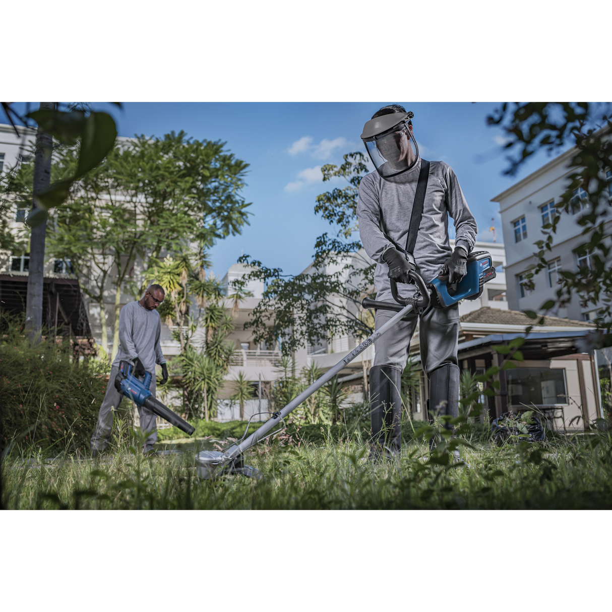 Bosch Professional Cordless Grass Trimmer GRT 18V-33 (18V, 33cm cut, 2.4mm line, Pro-Tap, Brushless, Anti-Tangle, 3.5kg excl. batt)