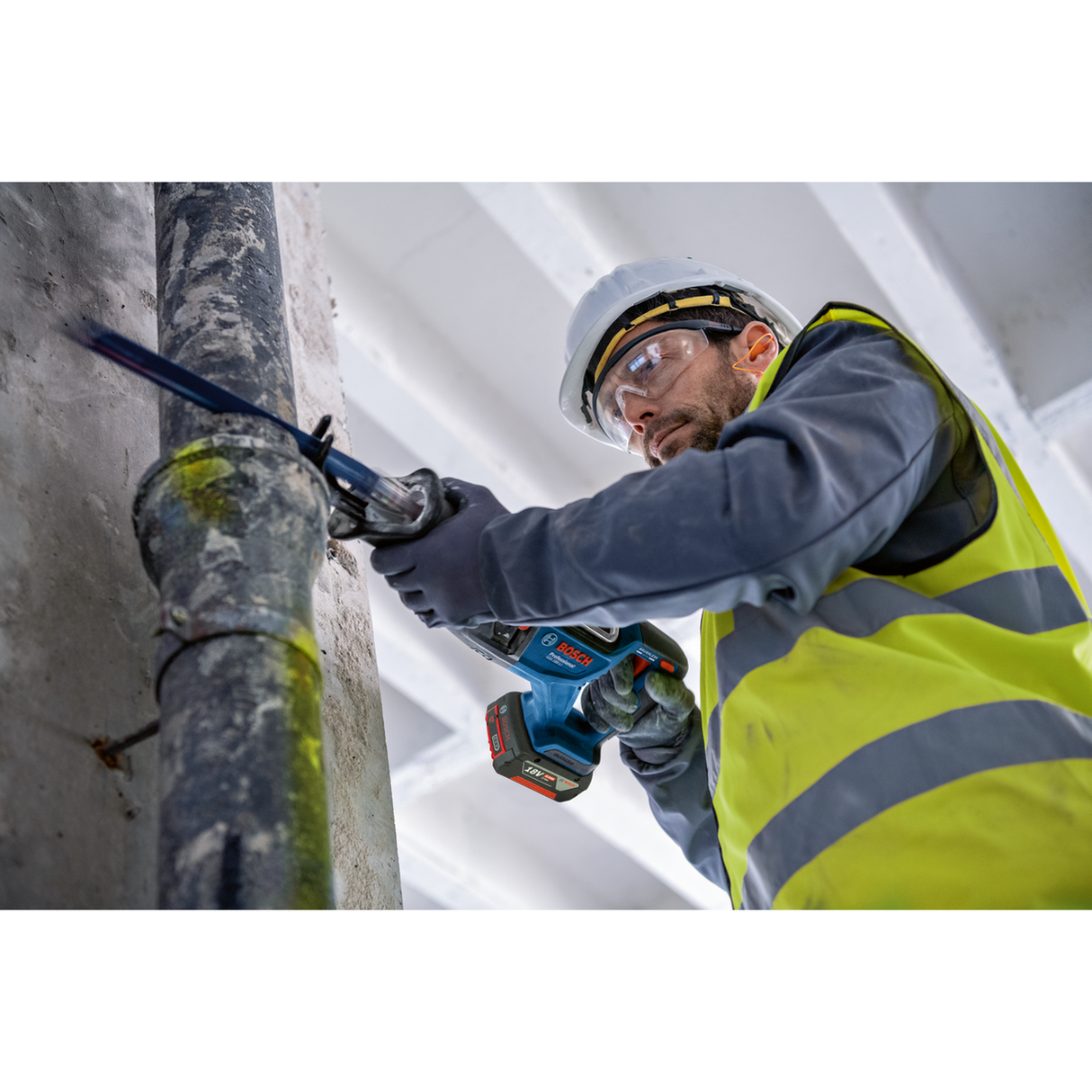 Bosch Professional Cordless Reciprocating Saw GSA 185-LI (18V System, Powerful motor, without battery/ charger, Carton)