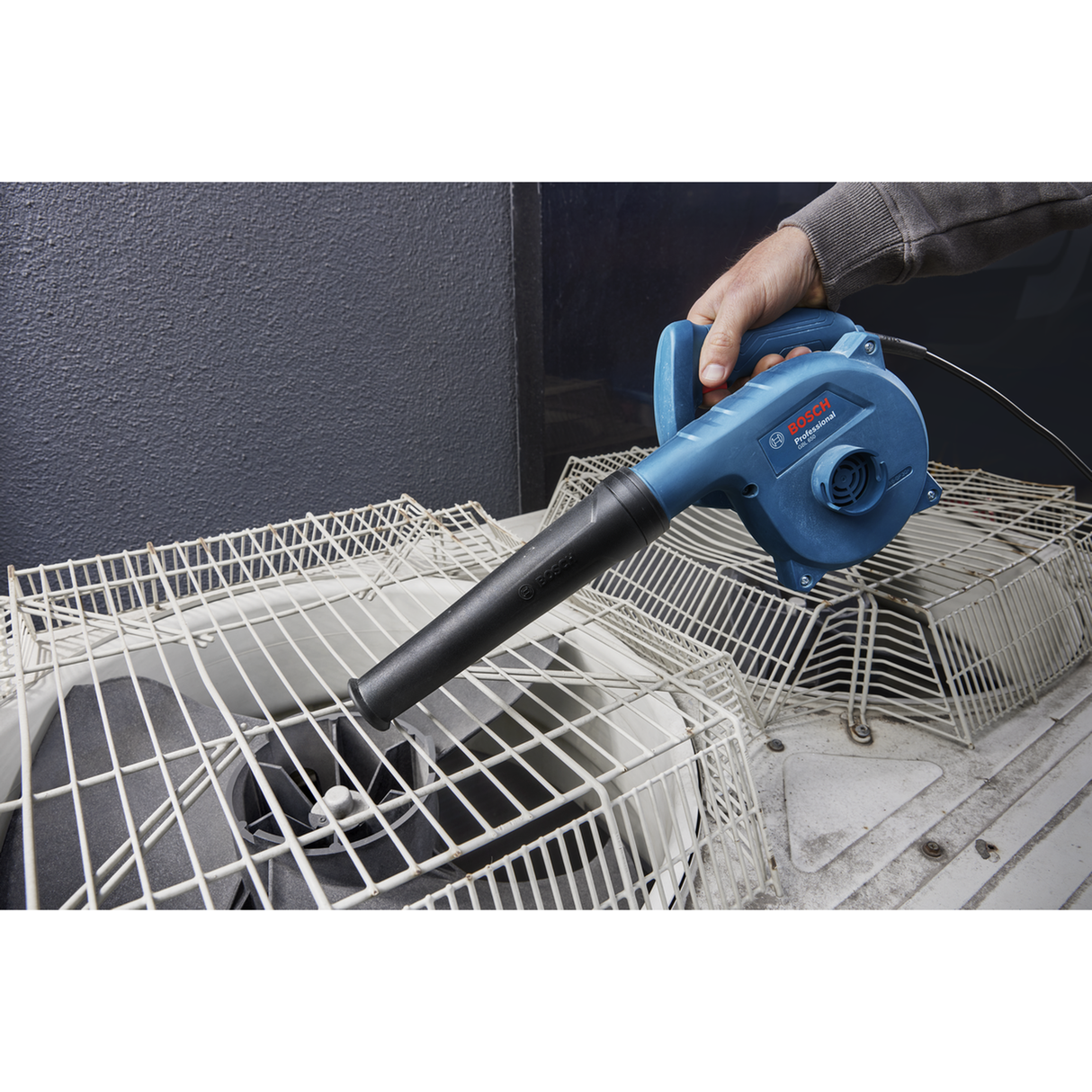 Bosch Professional Blower GBL 650 (650W, 3.7m³/min airflow, 1.7kg, compact design, compatible with multiple nozzles)