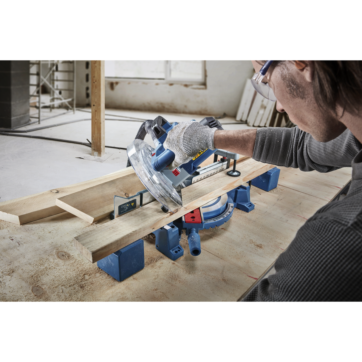 Bosch Professional Mitre Saw GCM 254 (Powerful motor, For precise cross-cuts and mitre cuts in wood)