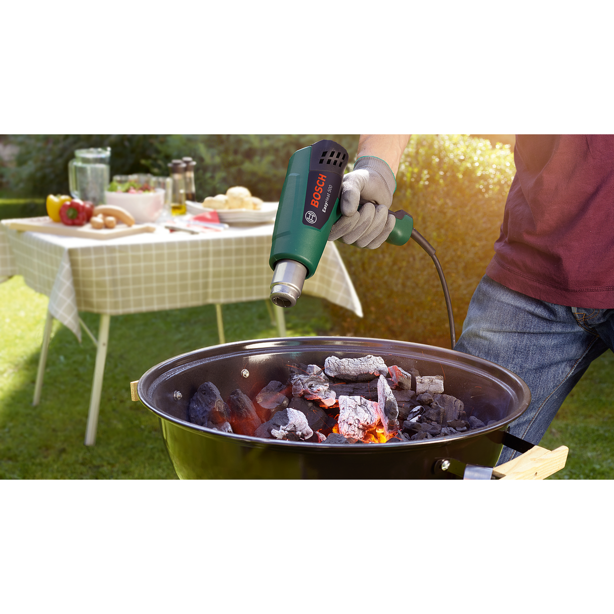 Bosch Heat Gun EasyHeat 500 (1600W, 300/500 °C temperature settings, compact and lightweight design for easy handling, thermal protection), incl. nozzle.