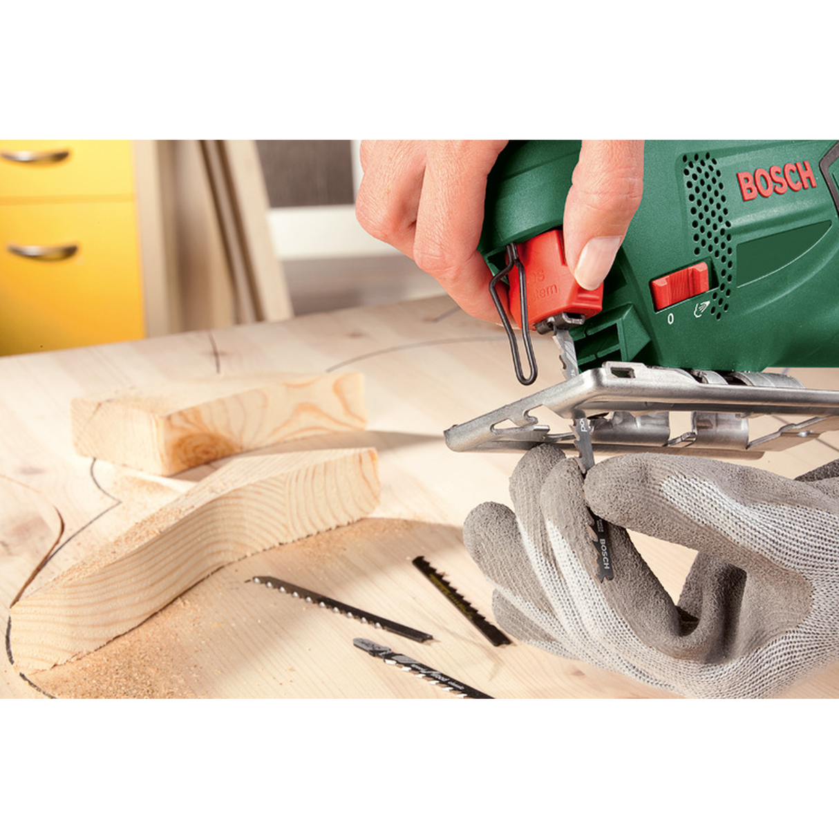 Bosch Jigsaw PST 650 (500W motor, For straight and curved cuts in wood, metal, and plastic)