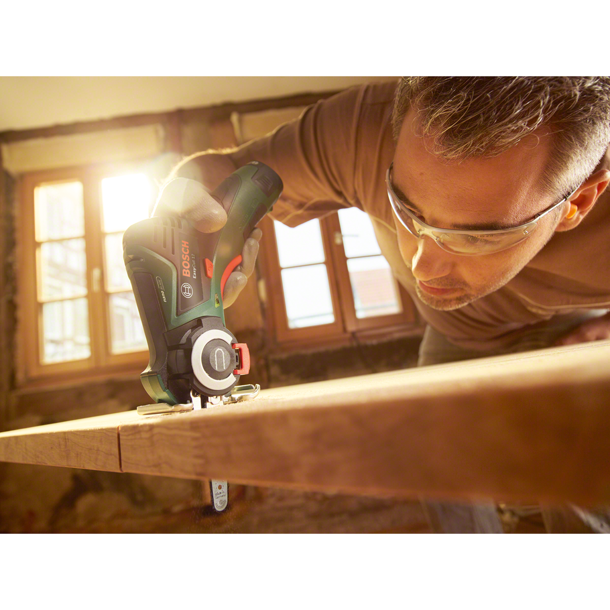 Bosch  Cordless NanoBlade Saw EasyCut 12 (NanoBlade technology for vibration-free cutting, SDS for quick blade changes), incl. 1x nanoBLADE Wood Speed 65, 1x 12V 2.5Ah battery, charger, protective cap, case.