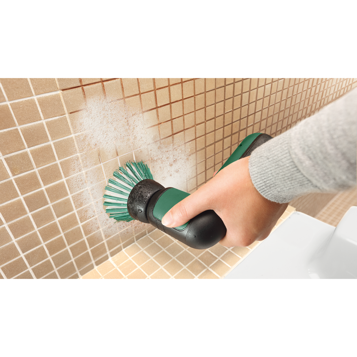 Bosch Cordless Universal Brush (for cleaning various surfaces, water-resistant design, compact and ergonomic, powerful motor), incl. various brush and pad attachments.