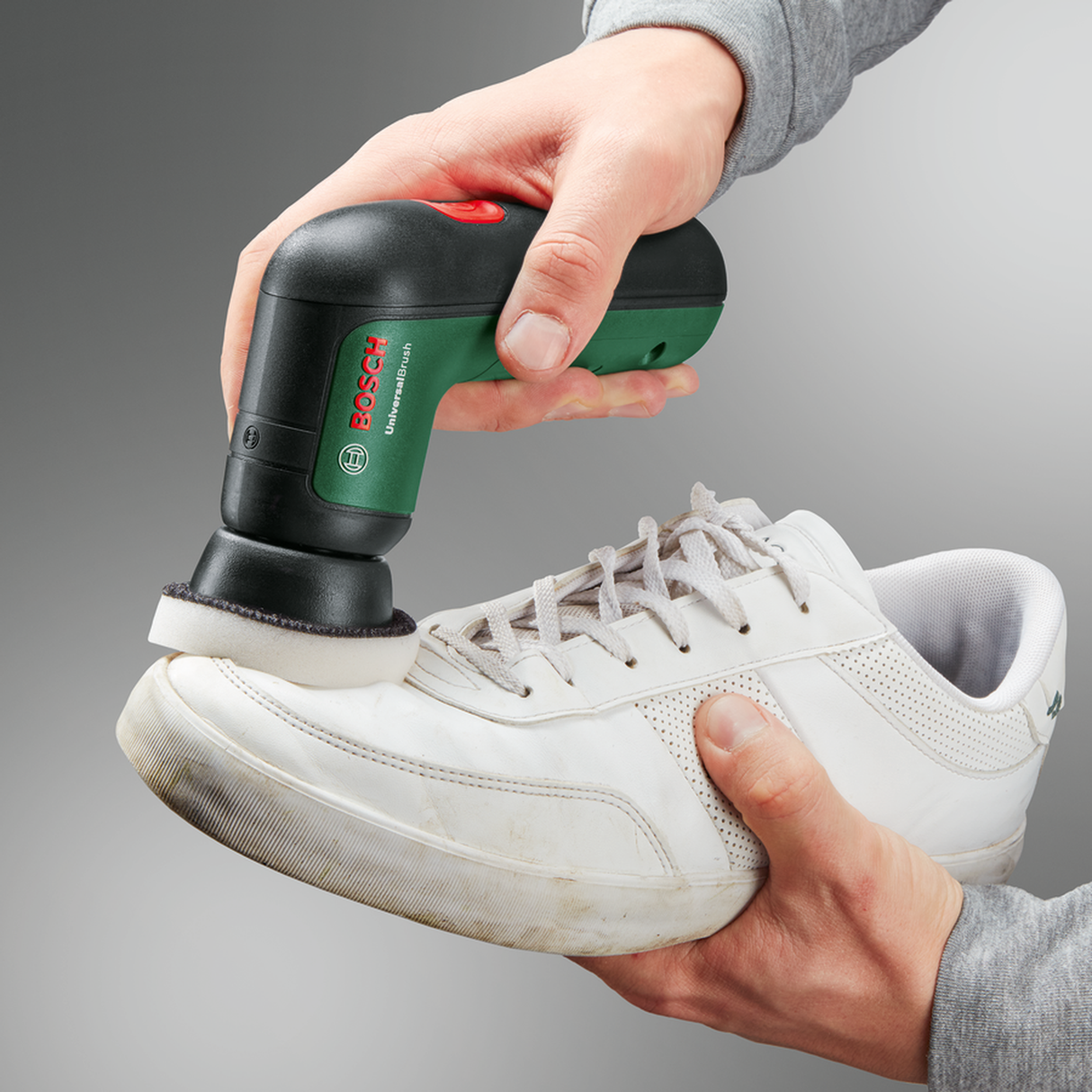 Bosch Cordless Universal Brush (for cleaning various surfaces, water-resistant design, compact and ergonomic, powerful motor), incl. various brush and pad attachments.