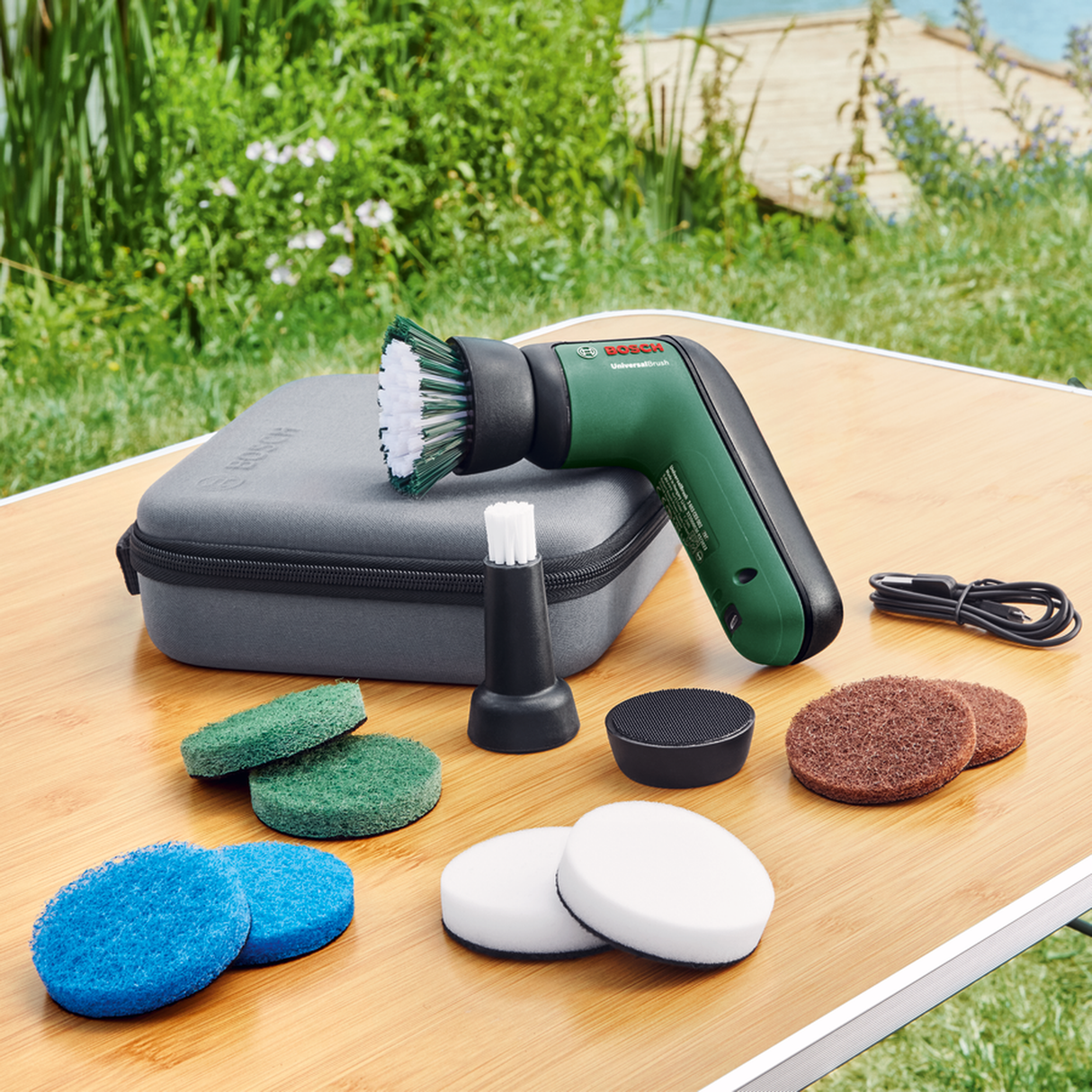 Bosch Cordless Universal Brush (for cleaning various surfaces, water-resistant design, compact and ergonomic, powerful motor), incl. various brush and pad attachments.