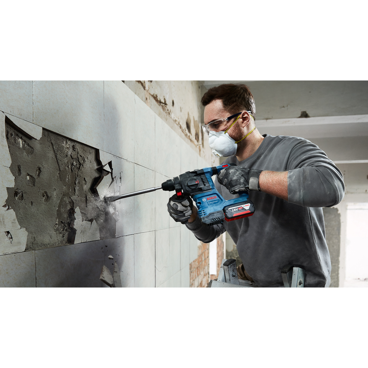 Bosch Professional Cordless Rotary Hammer GBH 185-LI Kit (18V System, incl. 2x 4.0Ah batteries, GAL 18V-40 charger)