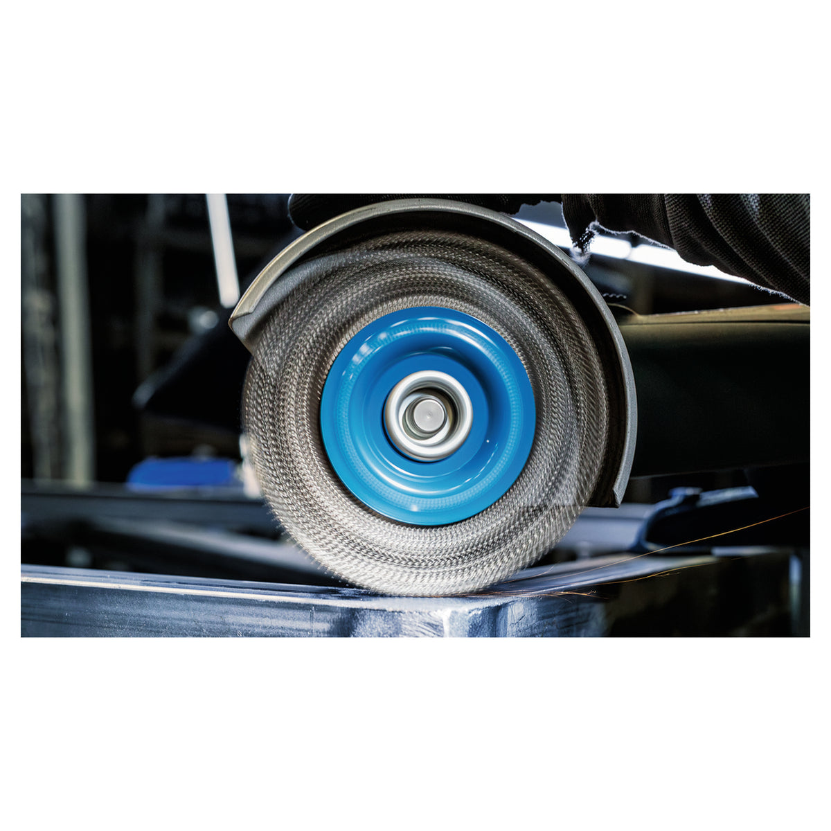 Bosch Heavy for Steel Knotted Wire Wheel 115mm M14 (0.5mm wire for fast removal of rust, scale, and paint from large steel surfaces), compatible with angle grinders.