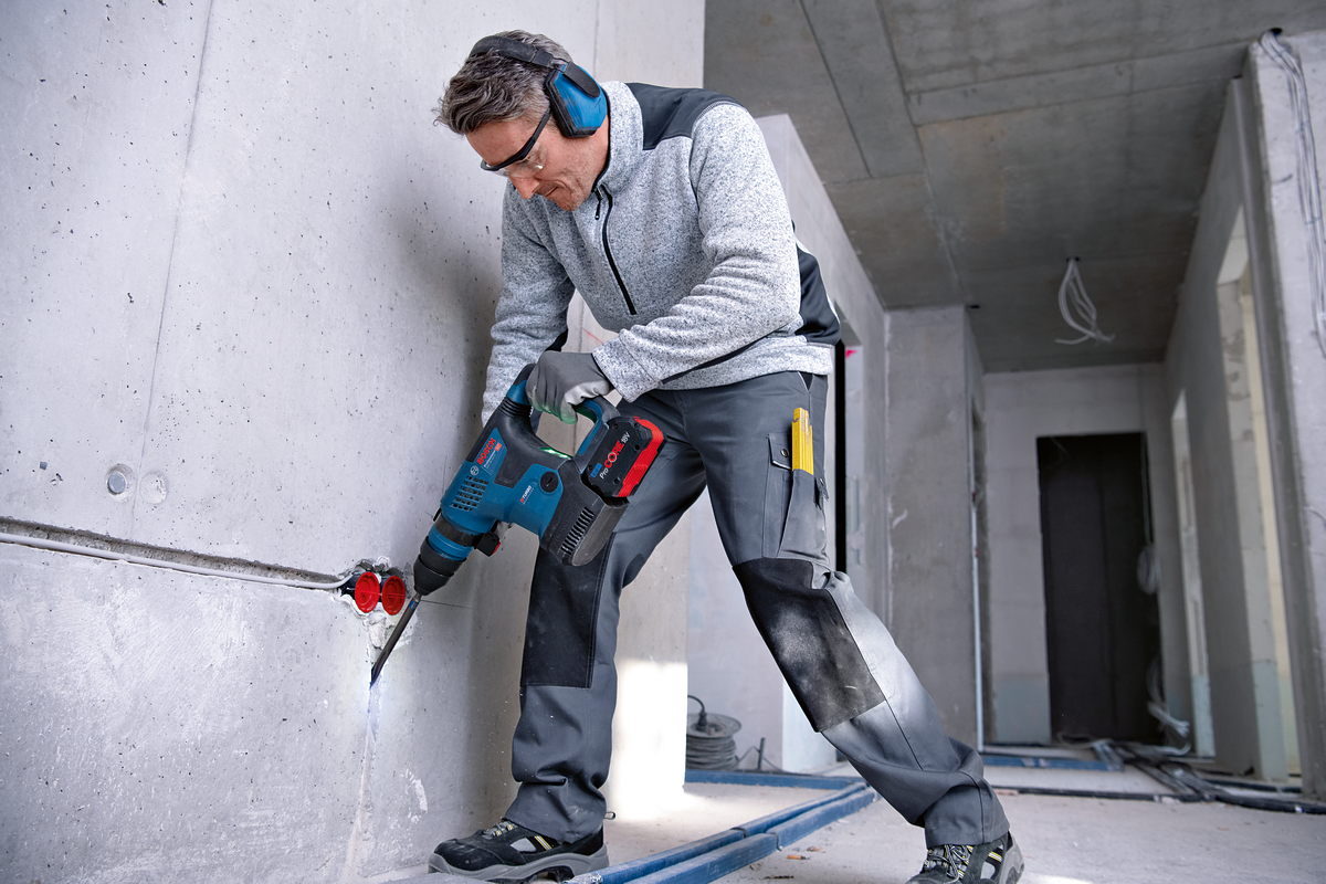 Bosch Professional Cordless Rotary Hammer GBH 18V-34 C (18V System, SDS-Plus, without battery/ charger, carrying case)