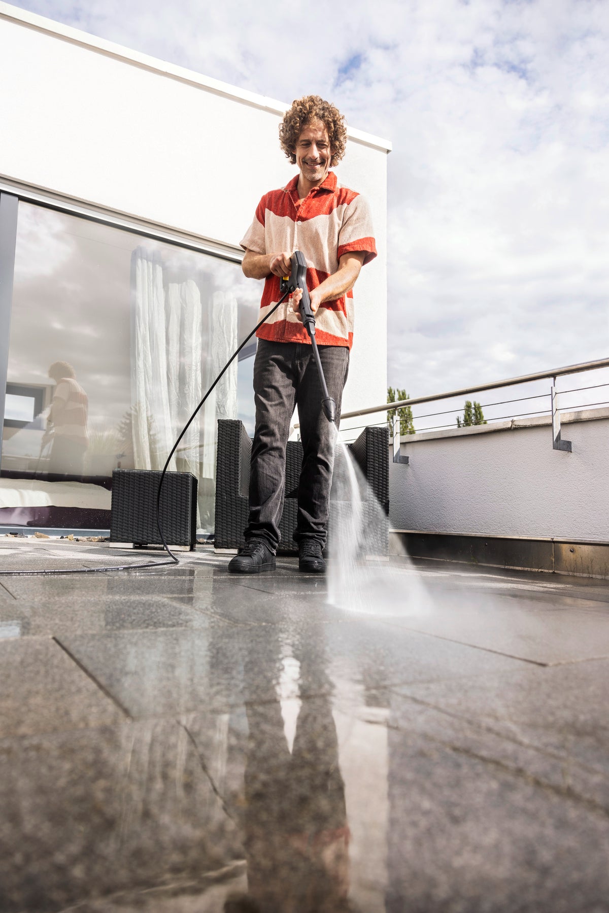 Karcher 1.673-572.0 – K 2 Classic Pressure Washer, 110 Bar, 1400 W