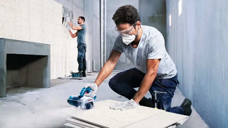 Bosch 1400W GKS 140 Professional Hand-Held Circular Saw Silver and Blue 184mm