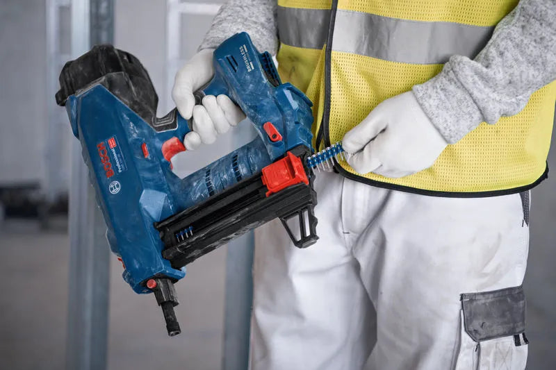 Bosch GNB 18V-38 Professional Cordless Brushless Concrete Nailer With 2 x 4.0Ah Batteries, Charger & XL-BOXX
