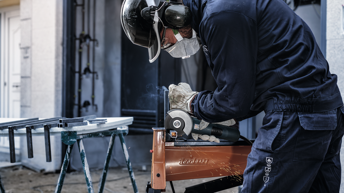 Bosch Cutting Disc Standard for Metal (Flat, 100x2.5x16mm, For general metal cutting applications)